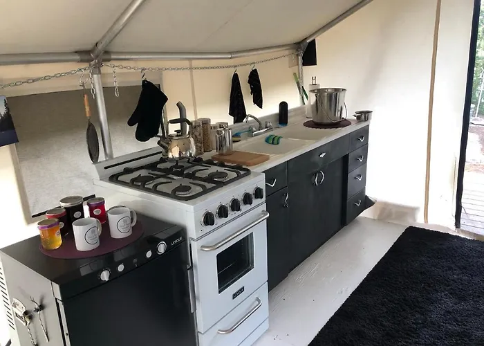 Vines And Puppies Glamping Hideaway