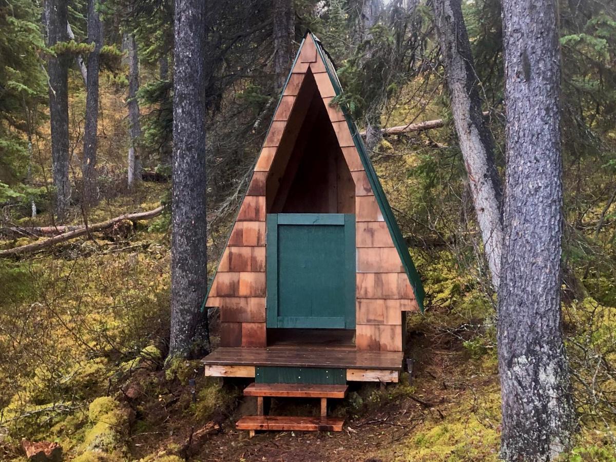 Luxury tent Vines And Puppies Glamping Hideaway *
