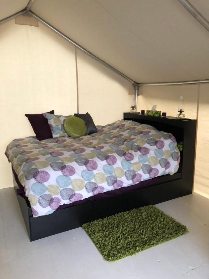 Vines And Puppies Glamping Hideaway